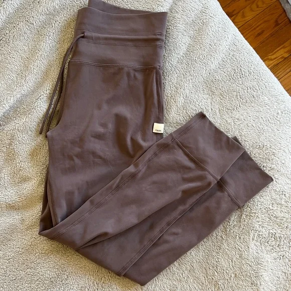 Vuori Women’s Huckleberry Purple Daily Legging Medium - Picture 2 of 5